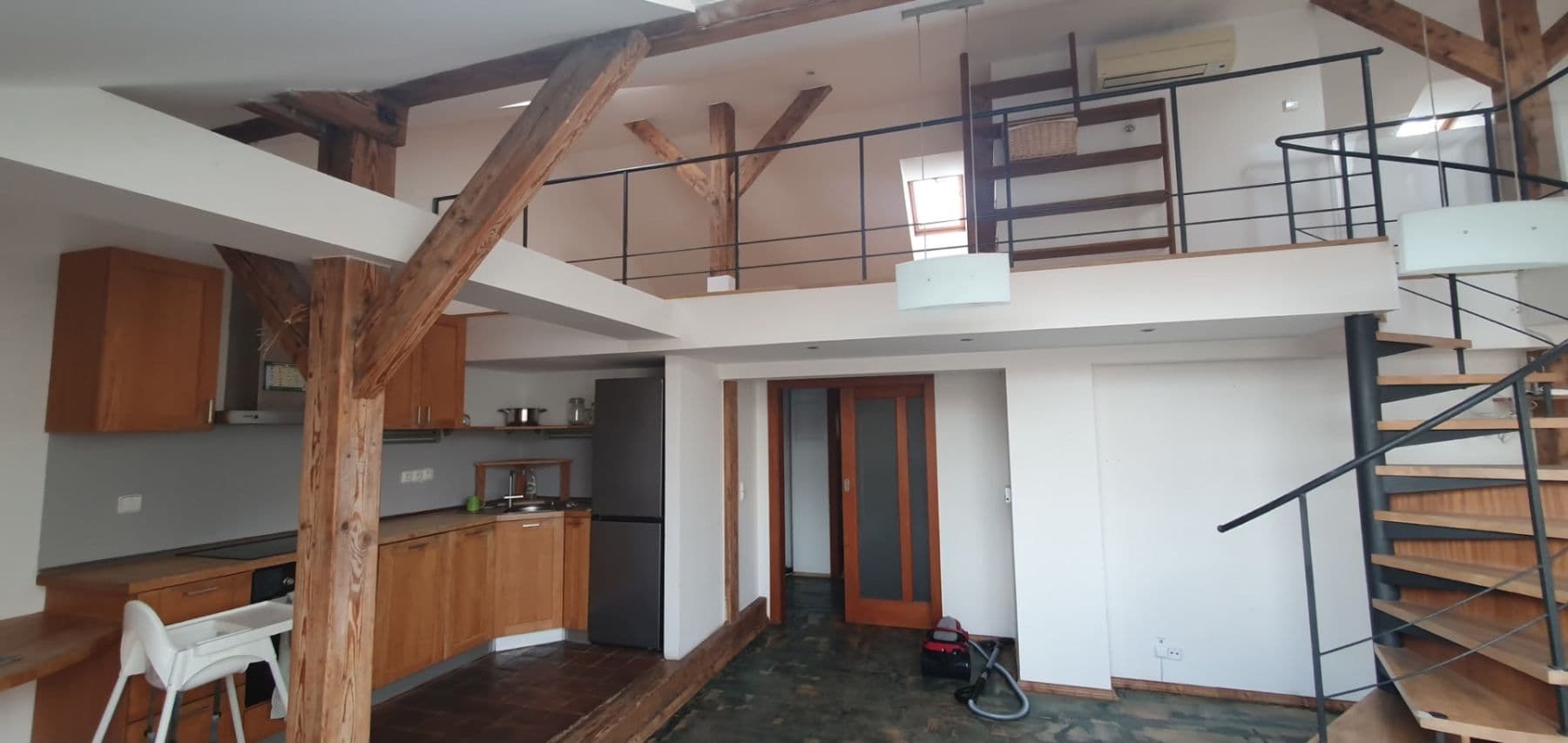 Prenájom bytu 3-izbový 118 m², Mělnická, Praha, Praha Prenájom bytu 3-izbový 118 m², Mělnická, Praha, Praha