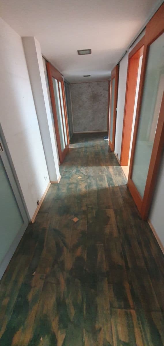 Prenájom bytu 3-izbový 118 m², Mělnická, Praha, Praha Prenájom bytu 3-izbový 118 m², Mělnická, Praha, Praha