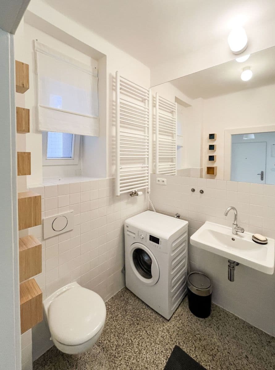 Prenájom bytu 1-izbový 38 m², Na Malovance, Praha, Praha Prenájom bytu 1-izbový 38 m², Na Malovance, Praha, Praha