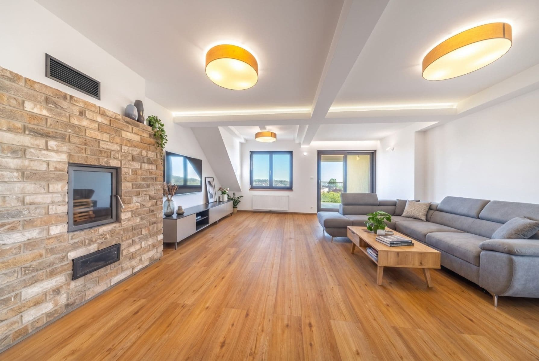 Prenájom bytu 3-izbový 144 m², 5. května, Praha, Praha Prenájom bytu 3-izbový 144 m², 5. května, Praha, Praha