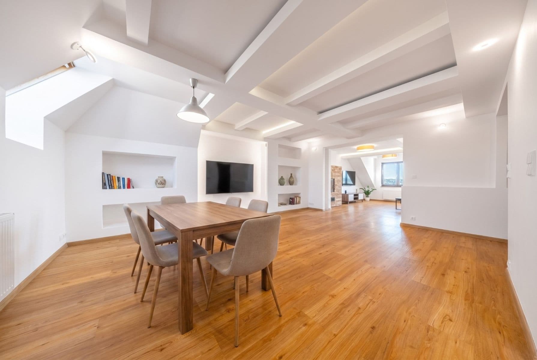 Prenájom bytu 3-izbový 144 m², 5. května, Praha, Praha Prenájom bytu 3-izbový 144 m², 5. května, Praha, Praha