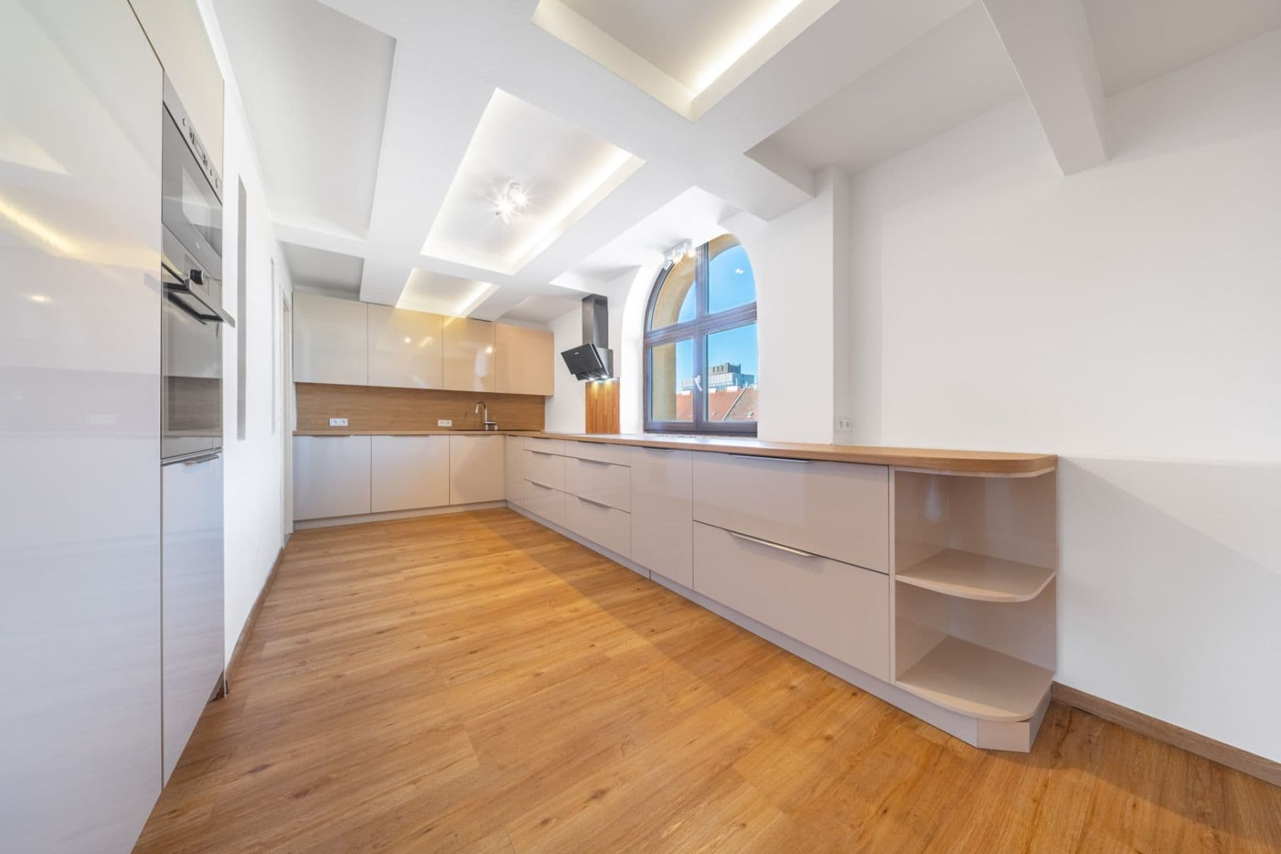 Prenájom bytu 3-izbový 144 m², 5. května, Praha, Praha Prenájom bytu 3-izbový 144 m², 5. května, Praha, Praha