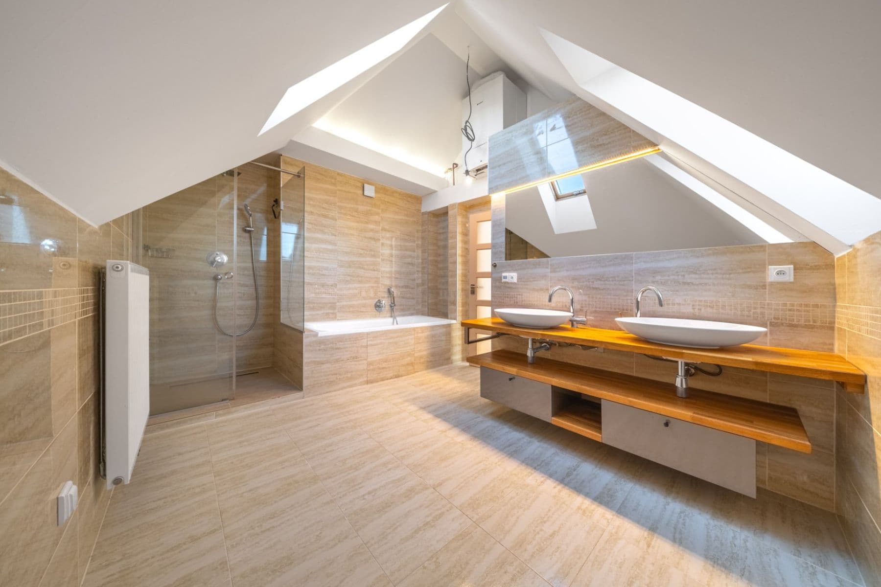Prenájom bytu 3-izbový 144 m², 5. května, Praha, Praha Prenájom bytu 3-izbový 144 m², 5. května, Praha, Praha