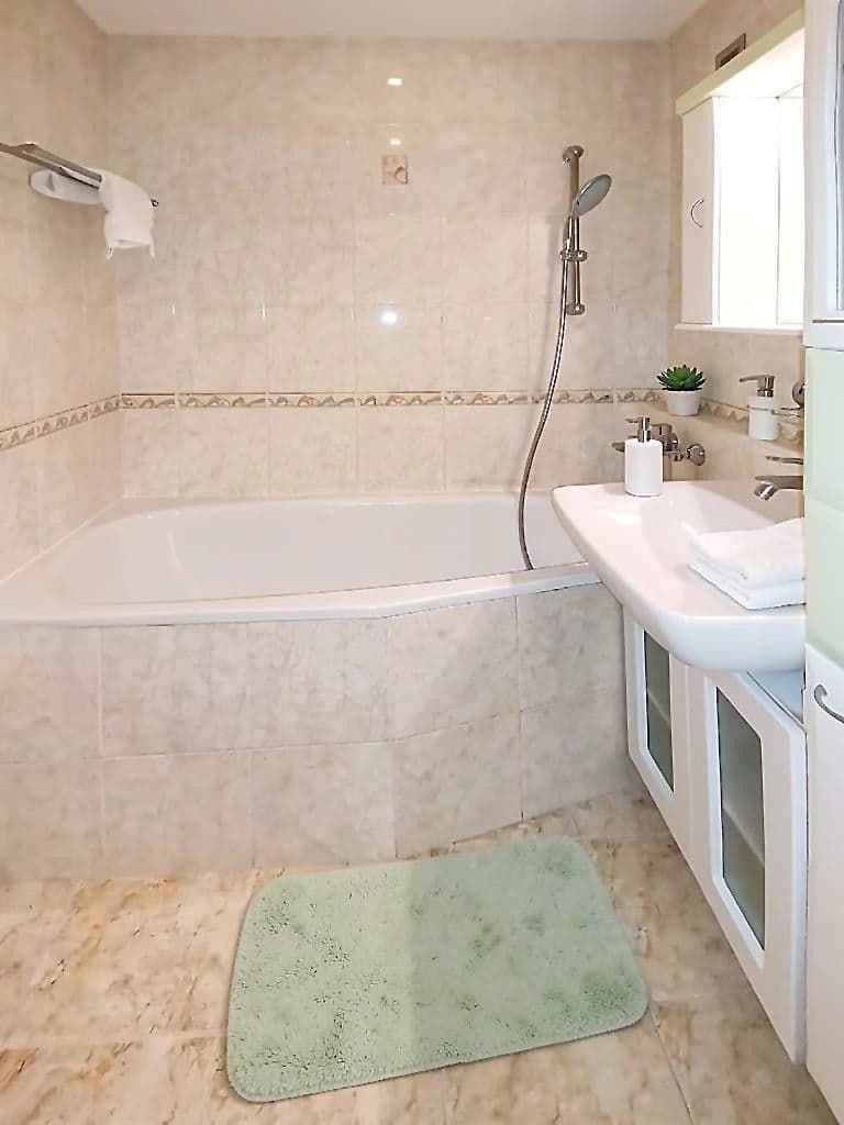 Predaj bytu 3-izbový 70 m², Hornádska, Podunajské Biskupice, Bratislavský kraj Predaj bytu 3-izbový 70 m², Hornádska, Podunajské Biskupice, Bratislavský kraj