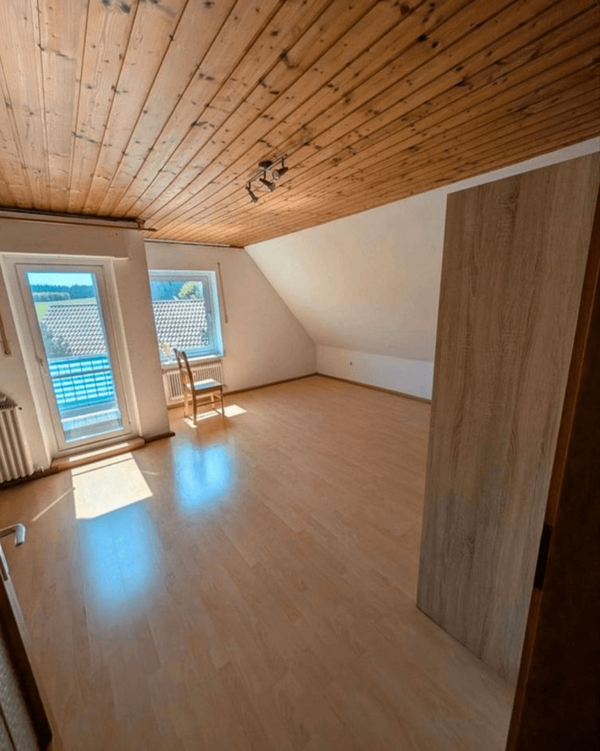 Predaj domu 135 m², pozemok 1.000 m², Fichtenweg 17, Oberschweinbach, Bavorsko Predaj domu 135 m², pozemok 1.000 m², Fichtenweg 17, Oberschweinbach, Bavorsko