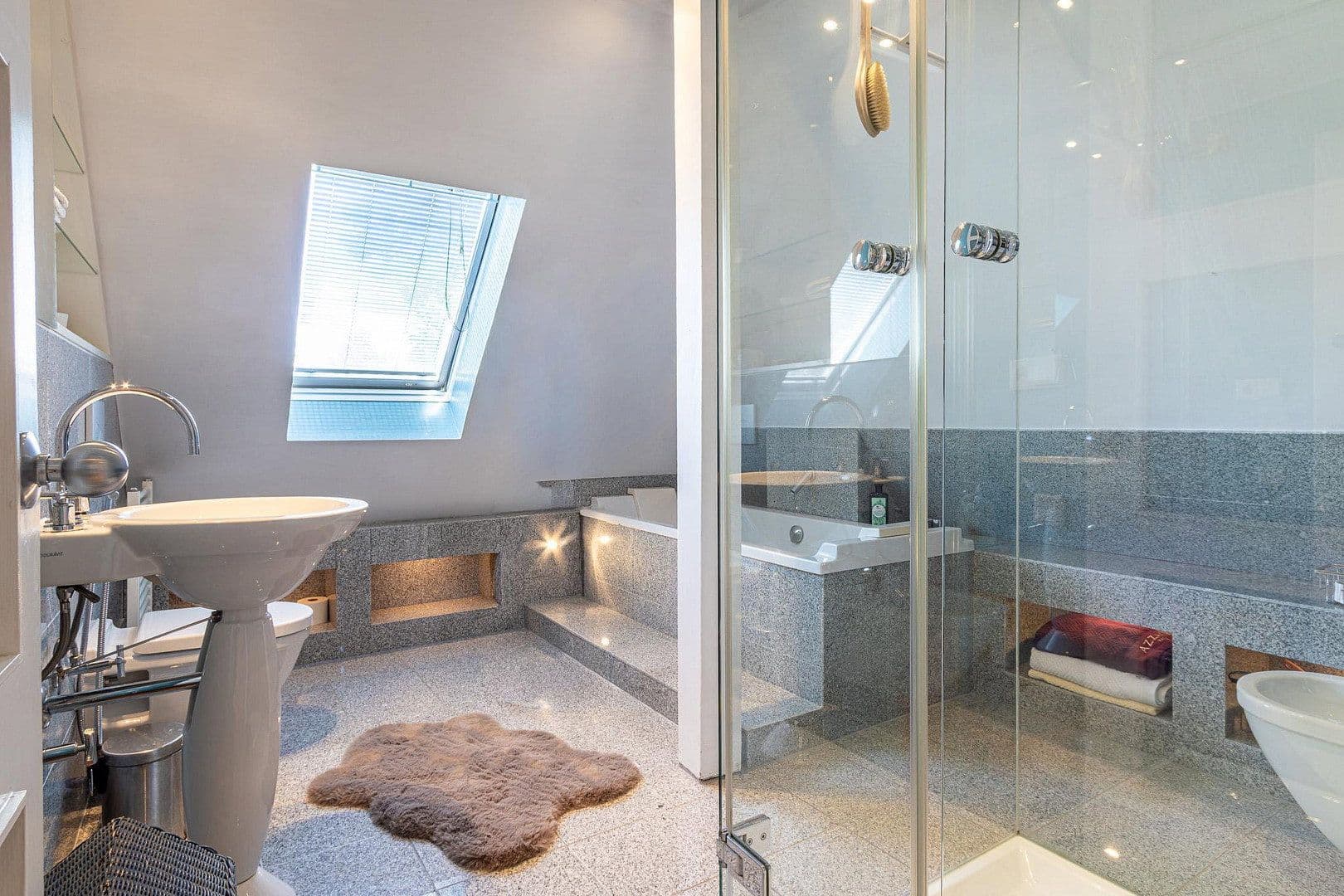 Prenájom domu 228 m², pozemok 540 m², Dortmund, Severné Porýnie - Westfálsko Prenájom domu 228 m², pozemok 540 m², Dortmund, Severné Porýnie - Westfálsko