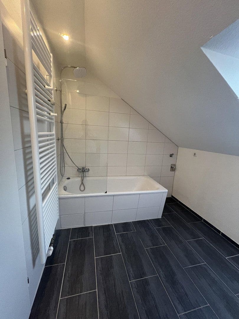 Prenájom bytu 3-izbový 88 m², Alsbach-Hähnlein, Hesensko Prenájom bytu 3-izbový 88 m², Alsbach-Hähnlein, Hesensko