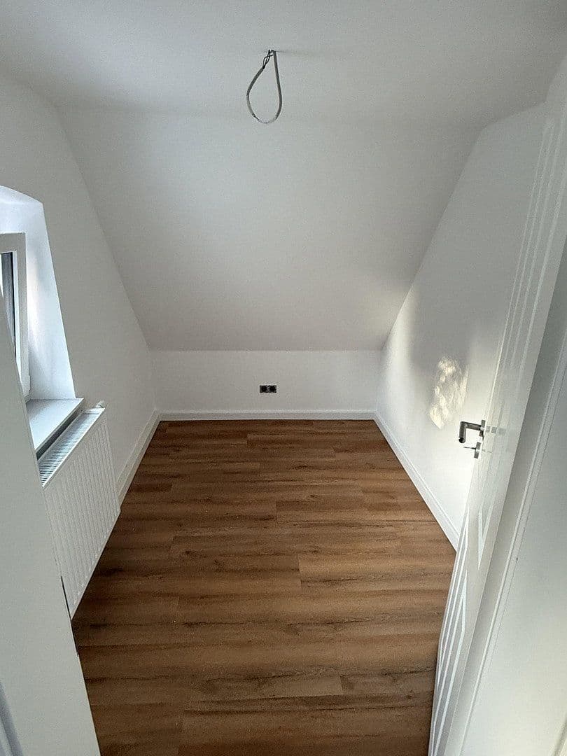 Prenájom bytu 4-izbový 100 m², Maxener Straße 7, Dresden, Sasko Prenájom bytu 4-izbový 100 m², Maxener Straße 7, Dresden, Sasko