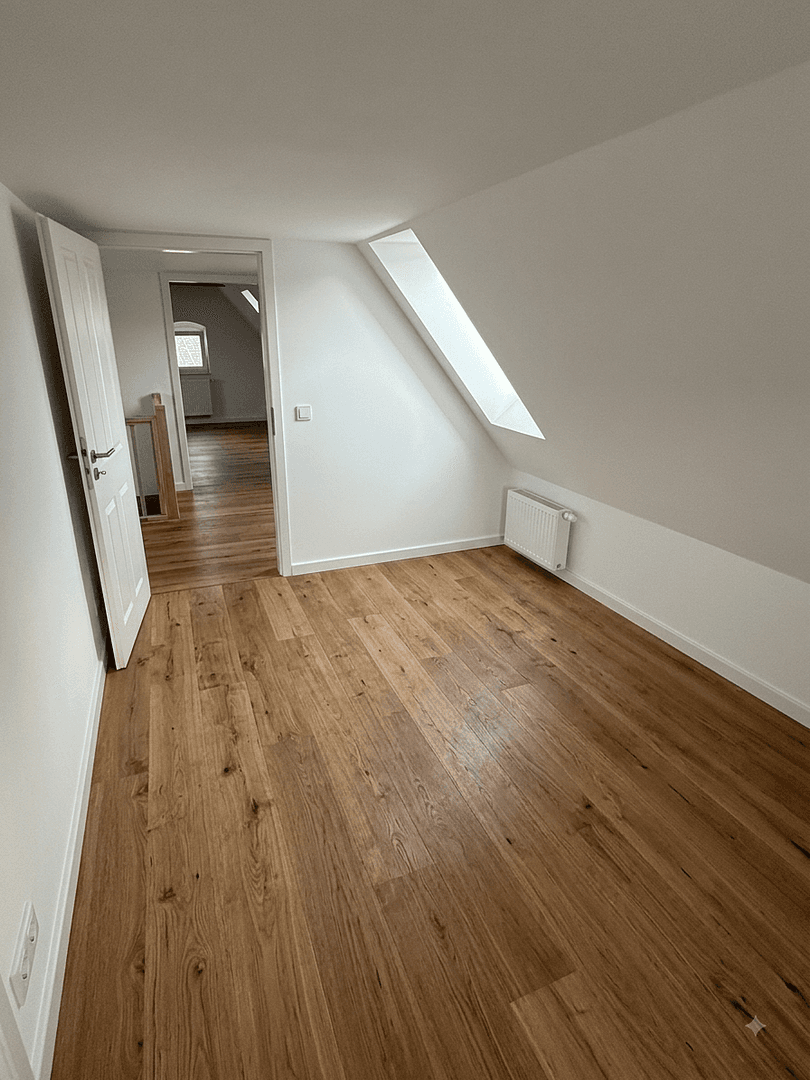 Prenájom bytu 4-izbový 100 m², Maxener Straße 7, Dresden, Sasko Prenájom bytu 4-izbový 100 m², Maxener Straße 7, Dresden, Sasko