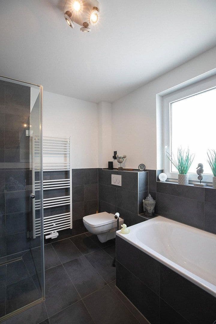 Predaj domu 134 m², pozemok 191 m², Langenfeld (Rheinland), Severné Porýnie - Westfálsko Predaj domu 134 m², pozemok 191 m², Langenfeld (Rheinland), Severné Porýnie - Westfálsko