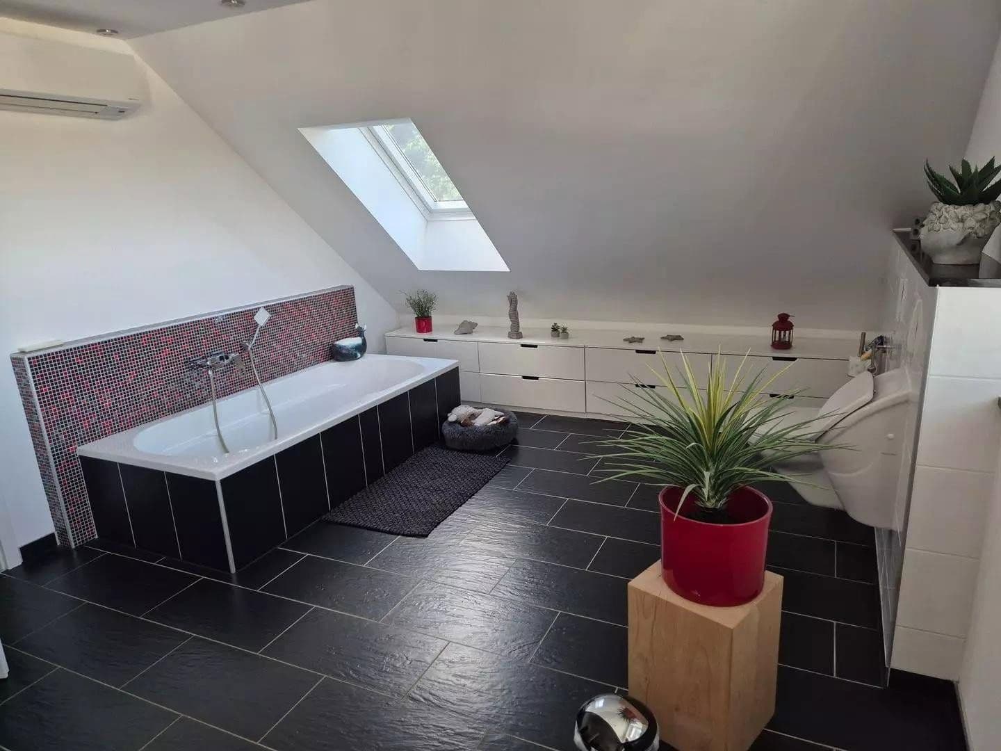Predaj domu 342 m², pozemok 1.300 m², Saarbrücken, Sársko Predaj domu 342 m², pozemok 1.300 m², Saarbrücken, Sársko