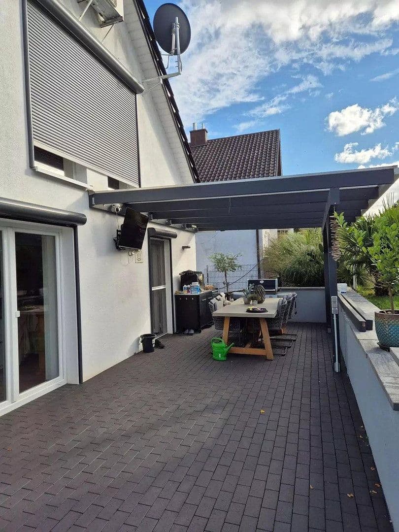 Predaj domu 342 m², pozemok 1.300 m², Saarbrücken, Sársko Predaj domu 342 m², pozemok 1.300 m², Saarbrücken, Sársko