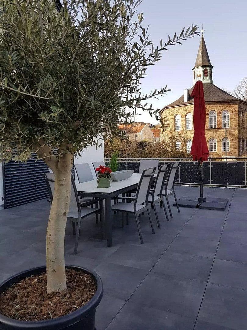 Predaj domu 342 m², pozemok 1.300 m², Saarbrücken, Sársko Predaj domu 342 m², pozemok 1.300 m², Saarbrücken, Sársko