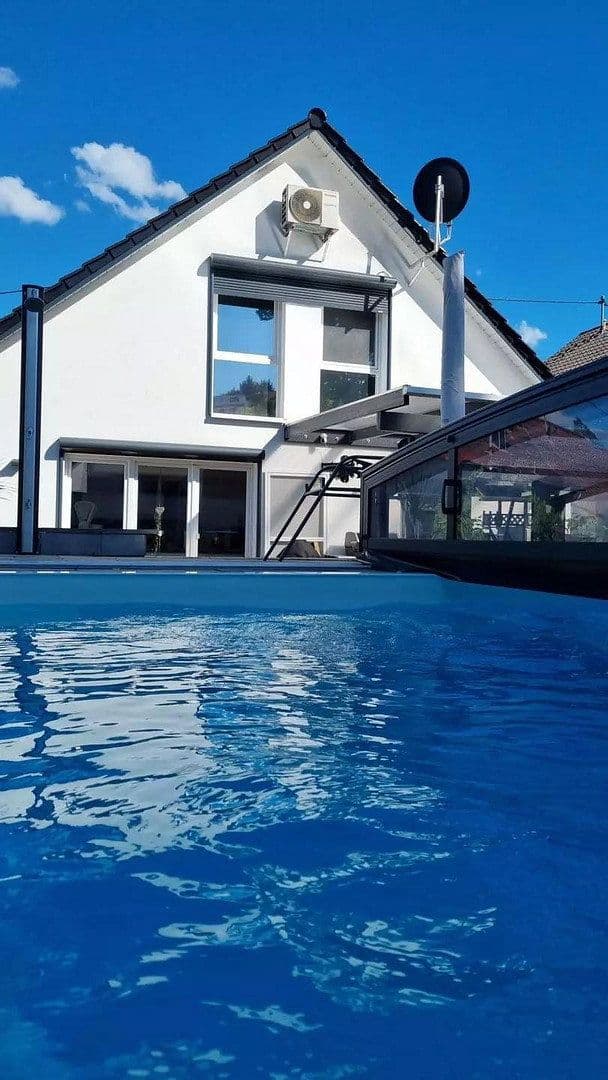 Predaj domu 342 m², pozemok 1.300 m², Saarbrücken, Sársko Predaj domu 342 m², pozemok 1.300 m², Saarbrücken, Sársko