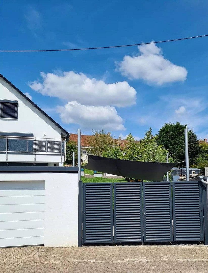 Predaj domu 342 m², pozemok 1.300 m², Saarbrücken, Sársko Predaj domu 342 m², pozemok 1.300 m², Saarbrücken, Sársko