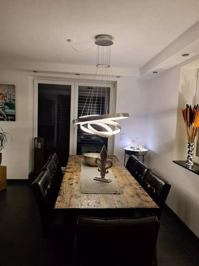 Predaj domu 342 m², pozemok 1.300 m², Saarbrücken, Sársko Predaj domu 342 m², pozemok 1.300 m², Saarbrücken, Sársko