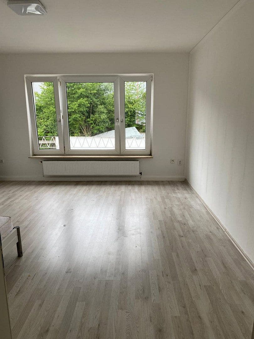 Prenájom bytu 3-izbový 30 m², Wuppertal, Severné Porýnie - Westfálsko Prenájom bytu 3-izbový 30 m², Wuppertal, Severné Porýnie - Westfálsko