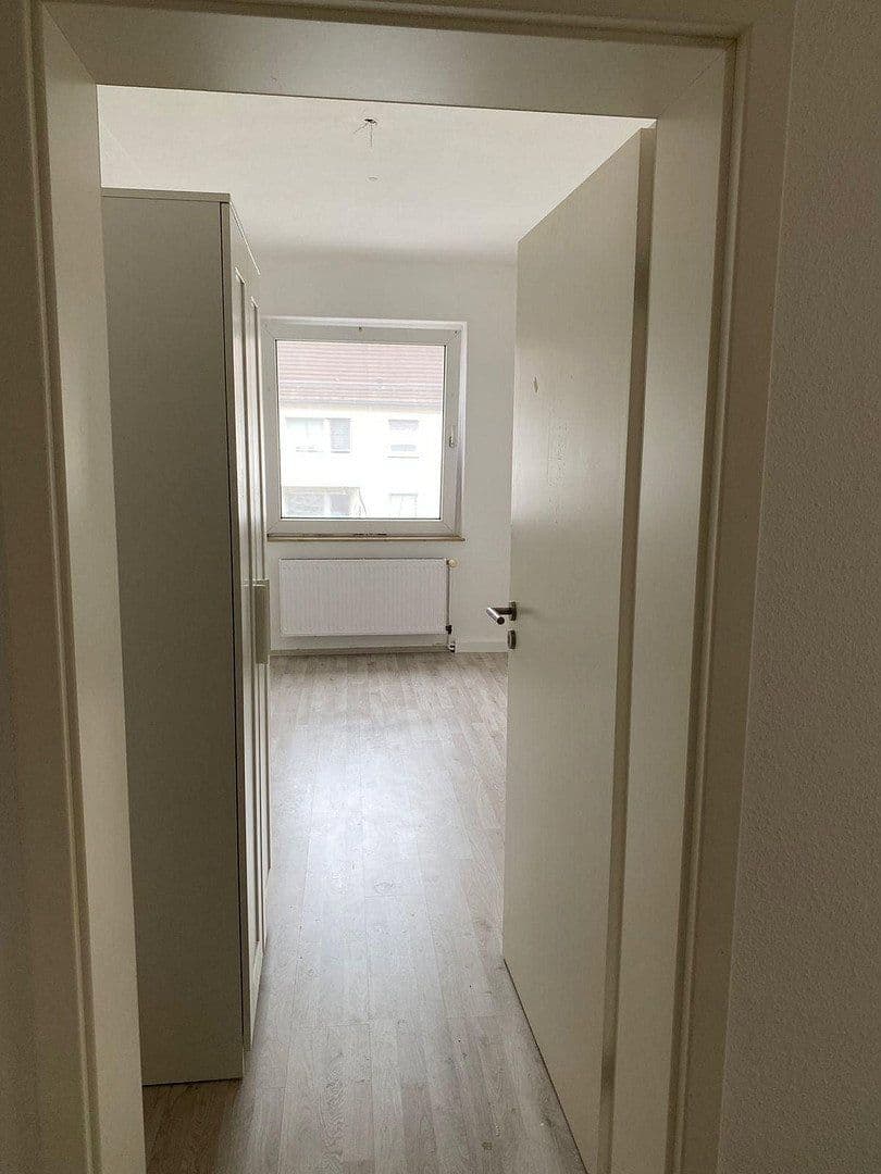 Prenájom bytu 3-izbový 30 m², Wuppertal, Severné Porýnie - Westfálsko Prenájom bytu 3-izbový 30 m², Wuppertal, Severné Porýnie - Westfálsko