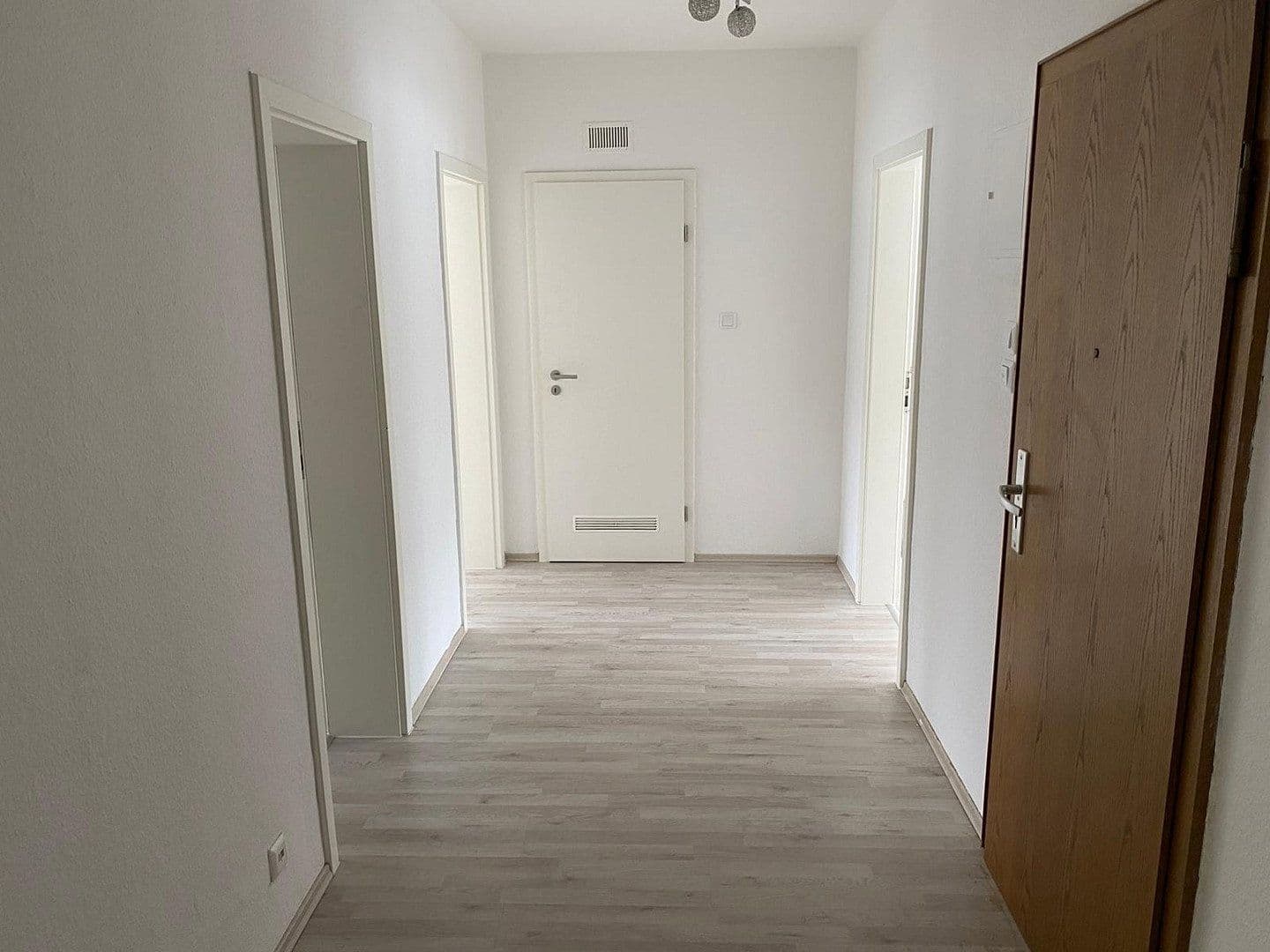 Prenájom bytu 3-izbový 30 m², Wuppertal, Severné Porýnie - Westfálsko Prenájom bytu 3-izbový 30 m², Wuppertal, Severné Porýnie - Westfálsko