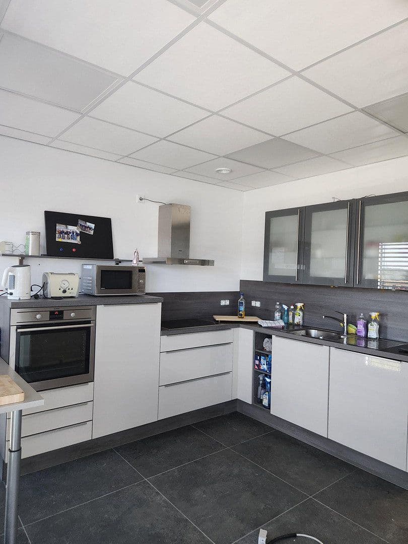 Prenájom kancelárie 750 m², Burgwedel, Dolné Sasko Prenájom kancelárie 750 m², Burgwedel, Dolné Sasko