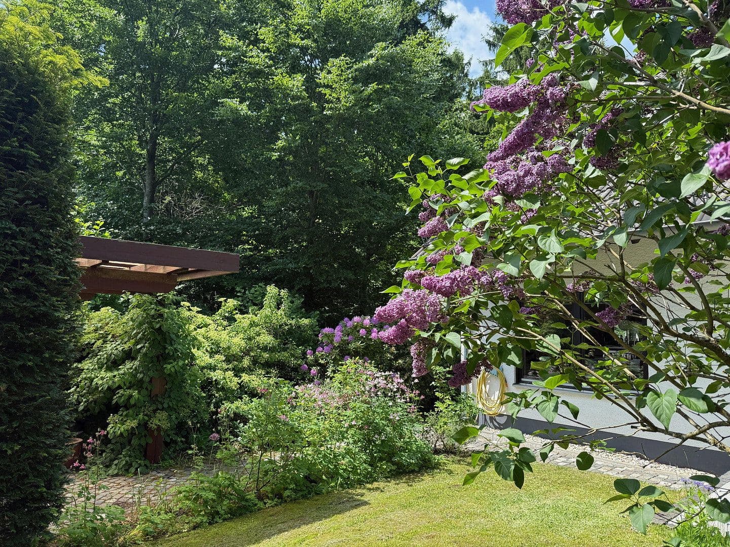 Predaj domu 146 m², pozemok 332 m², Schmitten im Taunus, Hesensko Predaj domu 146 m², pozemok 332 m², Schmitten im Taunus, Hesensko