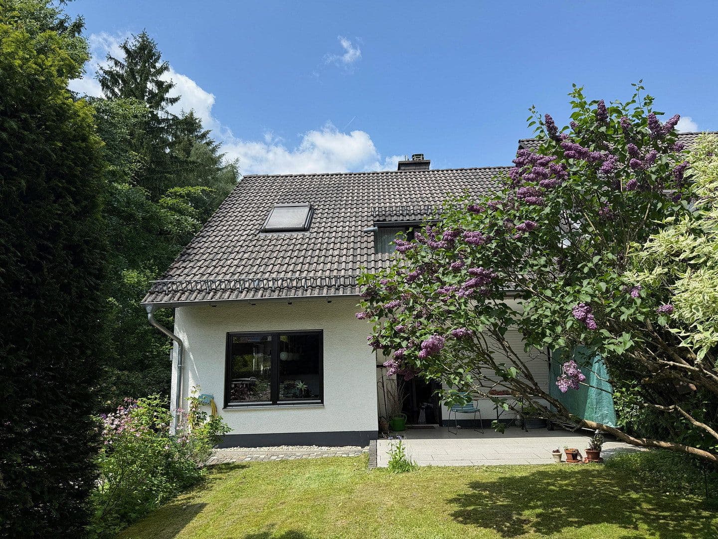 Predaj domu 146 m², pozemok 332 m², Schmitten im Taunus, Hesensko Predaj domu 146 m², pozemok 332 m², Schmitten im Taunus, Hesensko