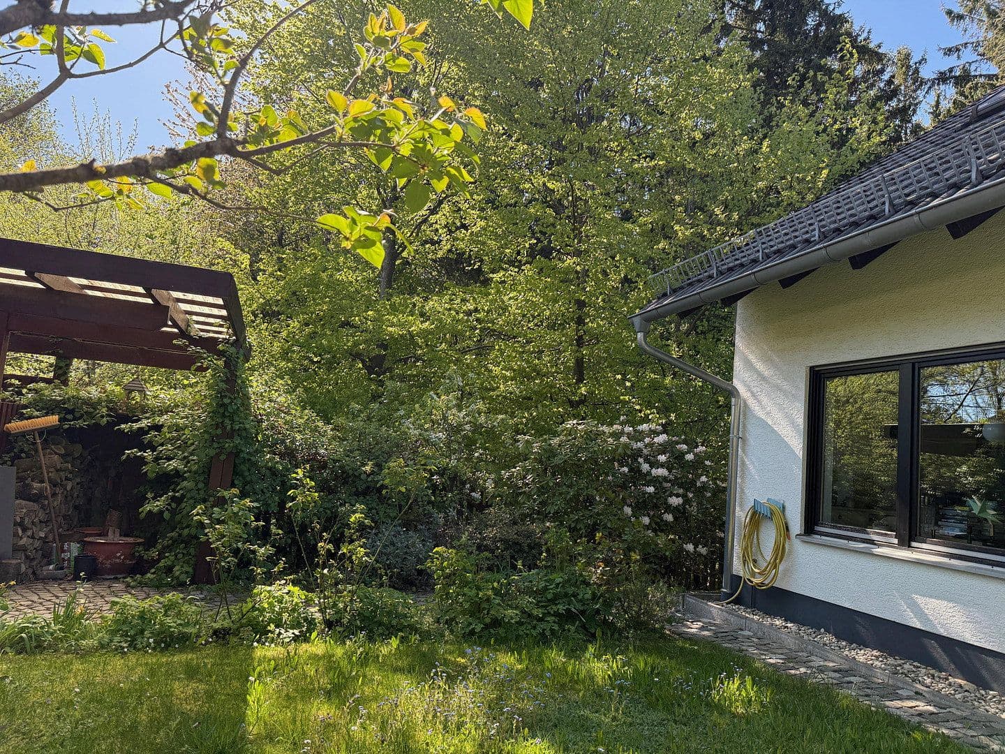 Predaj domu 146 m², pozemok 332 m², Schmitten im Taunus, Hesensko Predaj domu 146 m², pozemok 332 m², Schmitten im Taunus, Hesensko