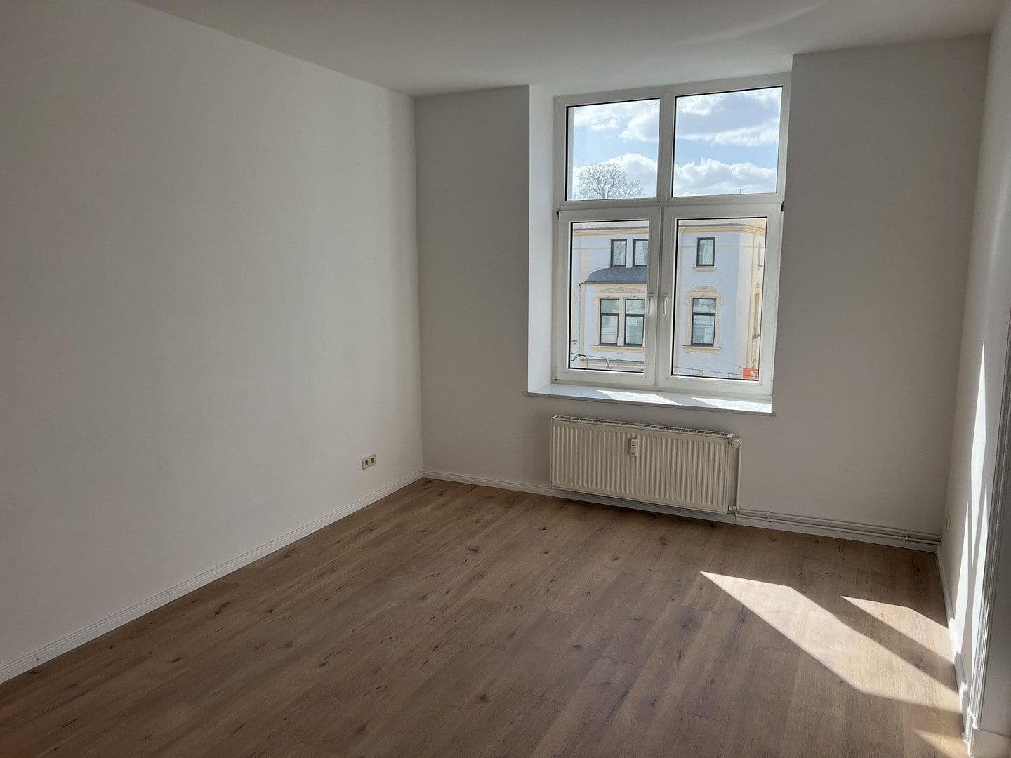 Prenájom bytu 3-izbový 92 m², Magdeburg, Sasko-Anhaltsko Prenájom bytu 3-izbový 92 m², Magdeburg, Sasko-Anhaltsko