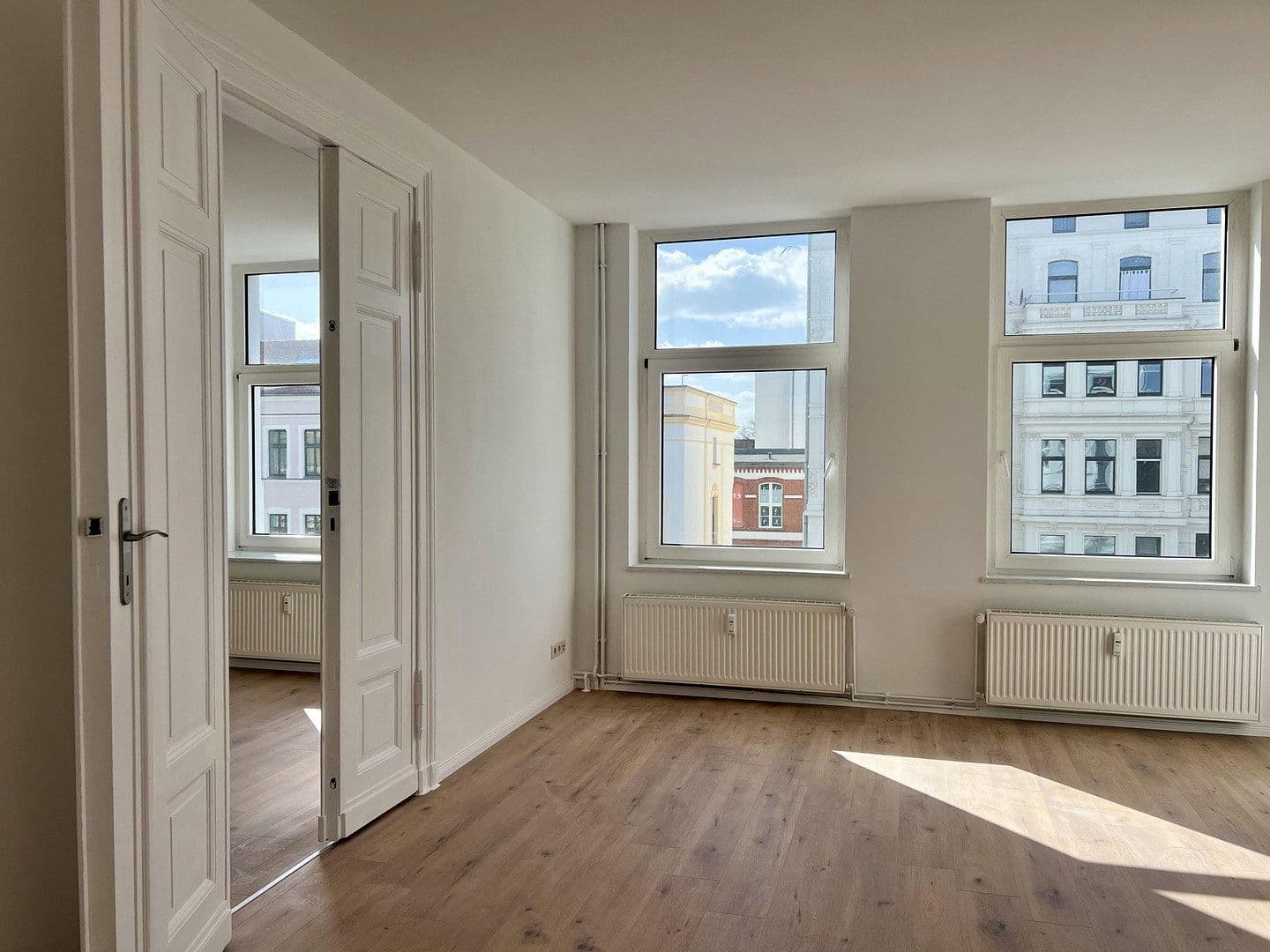 Prenájom bytu 3-izbový 92 m², Magdeburg, Sasko-Anhaltsko Prenájom bytu 3-izbový 92 m², Magdeburg, Sasko-Anhaltsko