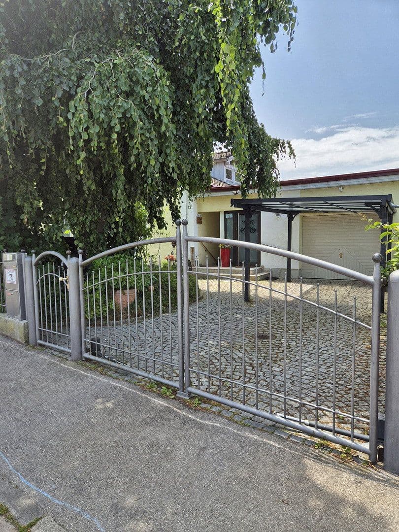 Predaj domu 253 m², pozemok 998 m², Untermeitingen, Bavorsko Predaj domu 253 m², pozemok 998 m², Untermeitingen, Bavorsko