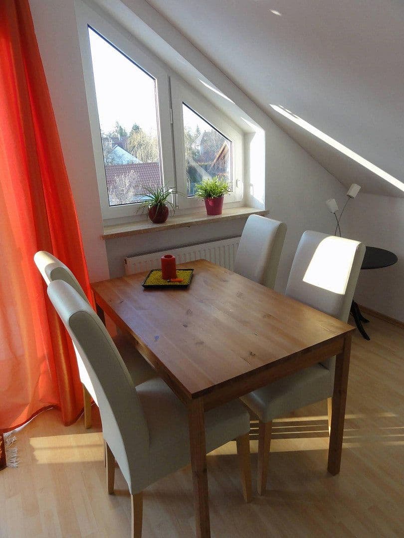 Prenájom bytu 2-izbový 70 m², Haar, Bavorsko Prenájom bytu 2-izbový 70 m², Haar, Bavorsko