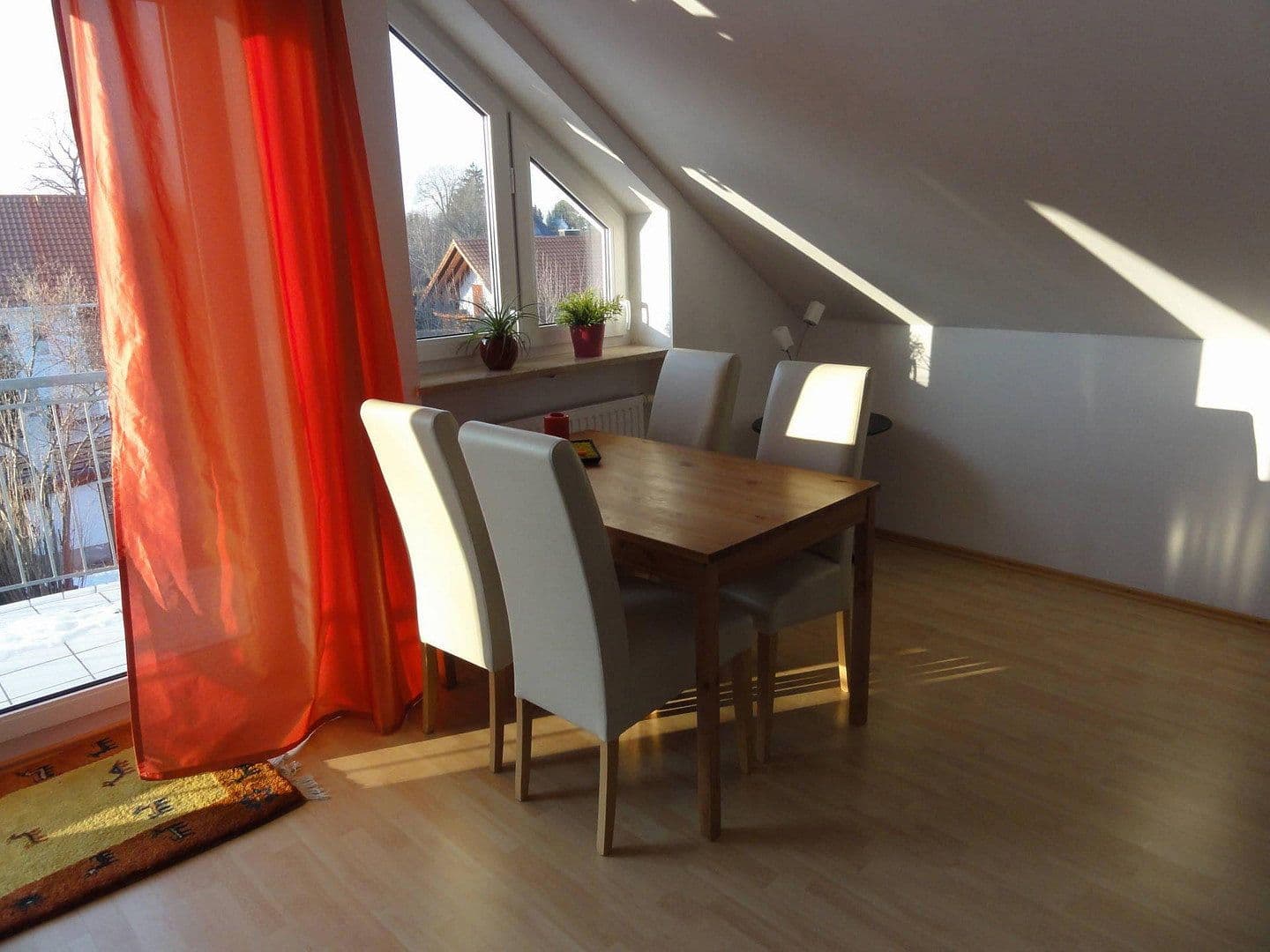 Prenájom bytu 2-izbový 70 m², Haar, Bavorsko Prenájom bytu 2-izbový 70 m², Haar, Bavorsko