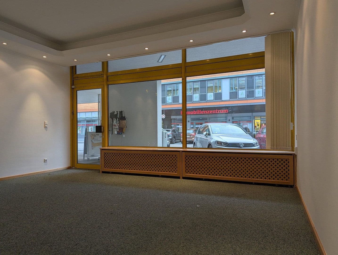 Predaj nebytového priestoru 55 m², Germering-Unterpfaffenhofen, Bavorsko Predaj nebytového priestoru 55 m², Germering-Unterpfaffenhofen, Bavorsko