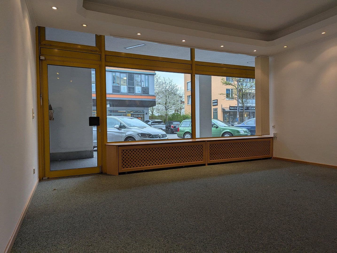 Predaj nebytového priestoru 55 m², Germering-Unterpfaffenhofen, Bavorsko Predaj nebytového priestoru 55 m², Germering-Unterpfaffenhofen, Bavorsko