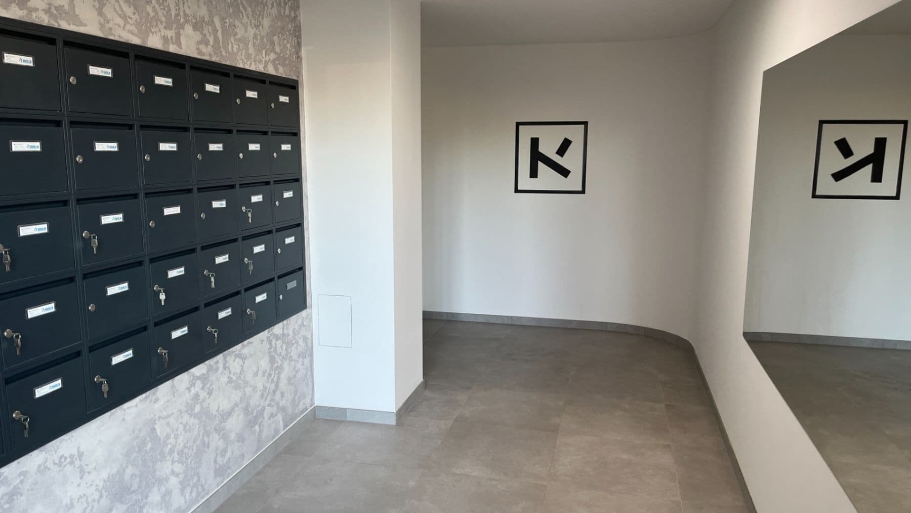 Prenájom bytu 1-izbový 40 m², Kardašovská, Praha, Praha Prenájom bytu 1-izbový 40 m², Kardašovská, Praha, Praha