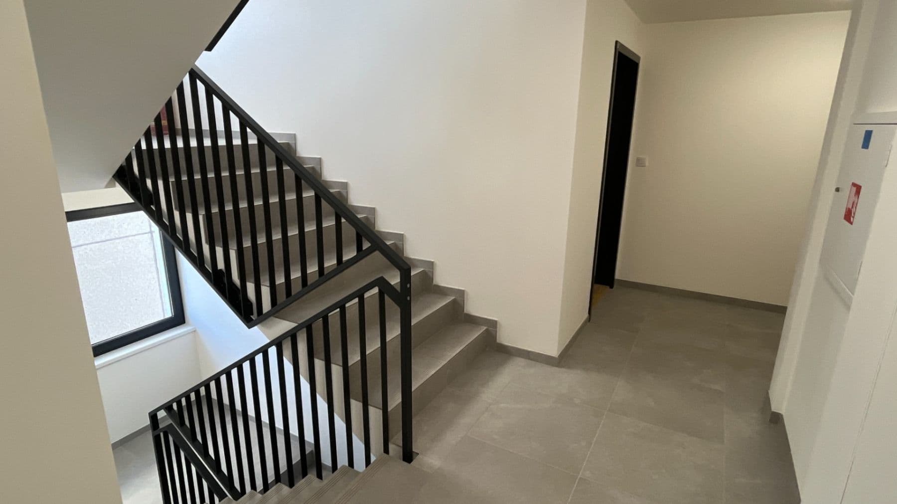 Prenájom bytu 1-izbový 40 m², Kardašovská, Praha, Praha Prenájom bytu 1-izbový 40 m², Kardašovská, Praha, Praha
