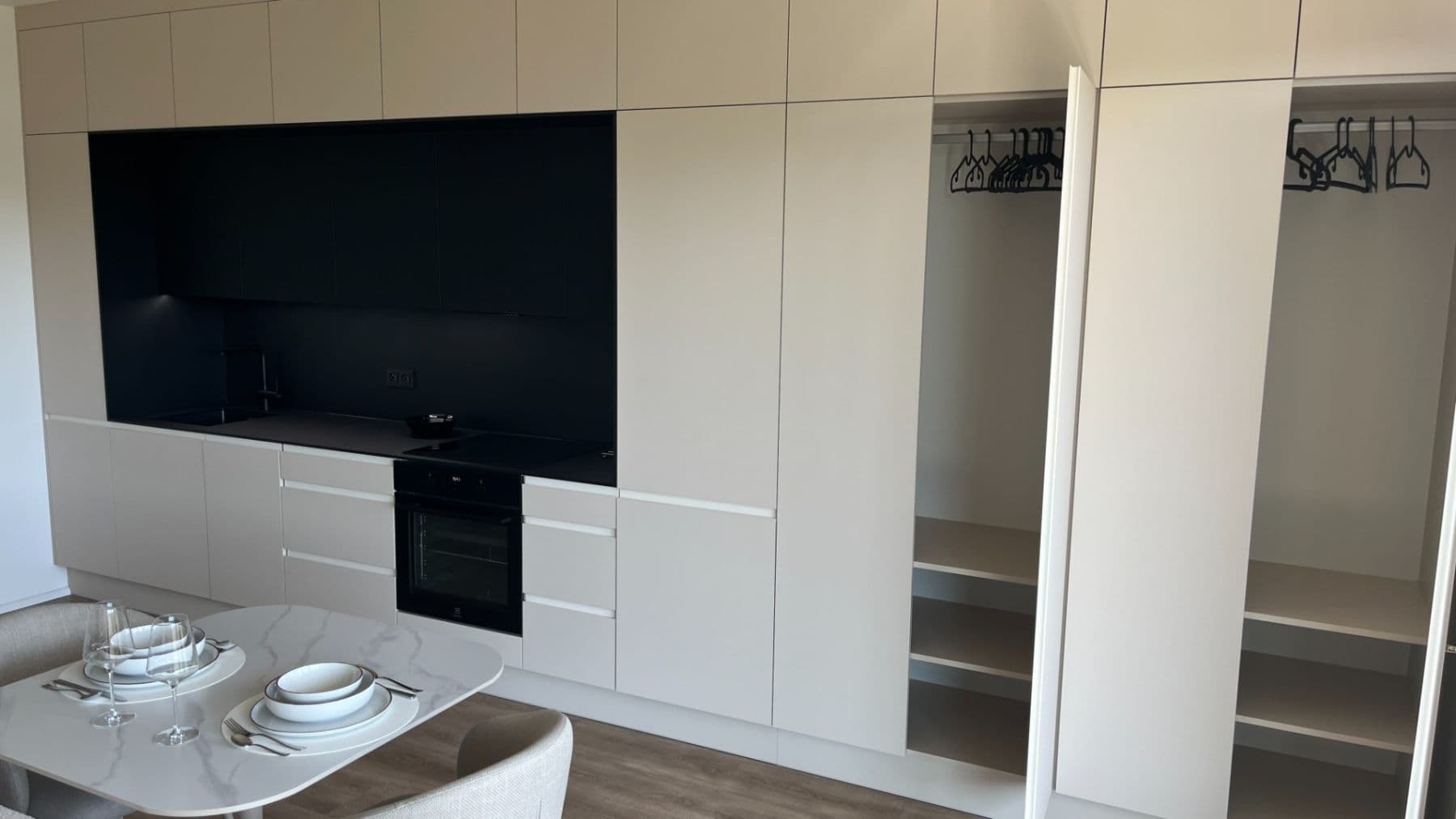 Prenájom bytu 1-izbový 40 m², Kardašovská, Praha, Praha Prenájom bytu 1-izbový 40 m², Kardašovská, Praha, Praha