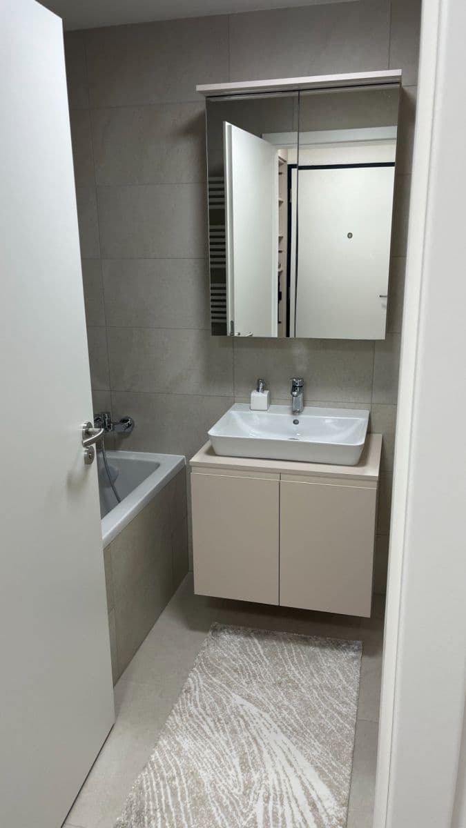 Prenájom bytu 1-izbový 40 m², Kardašovská, Praha, Praha Prenájom bytu 1-izbový 40 m², Kardašovská, Praha, Praha