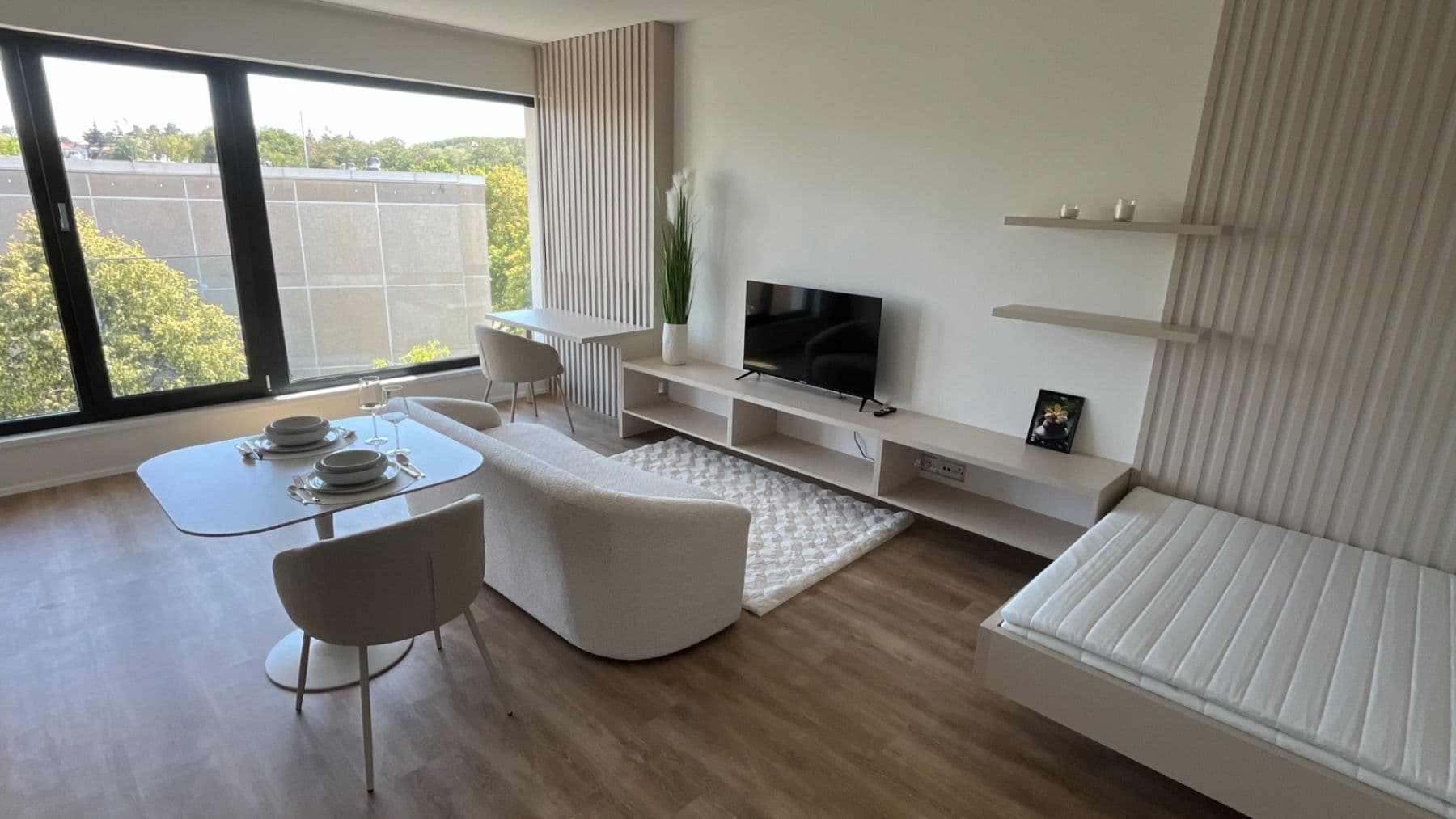 Prenájom bytu 1-izbový 40 m², Kardašovská, Praha, Praha Prenájom bytu 1-izbový 40 m², Kardašovská, Praha, Praha