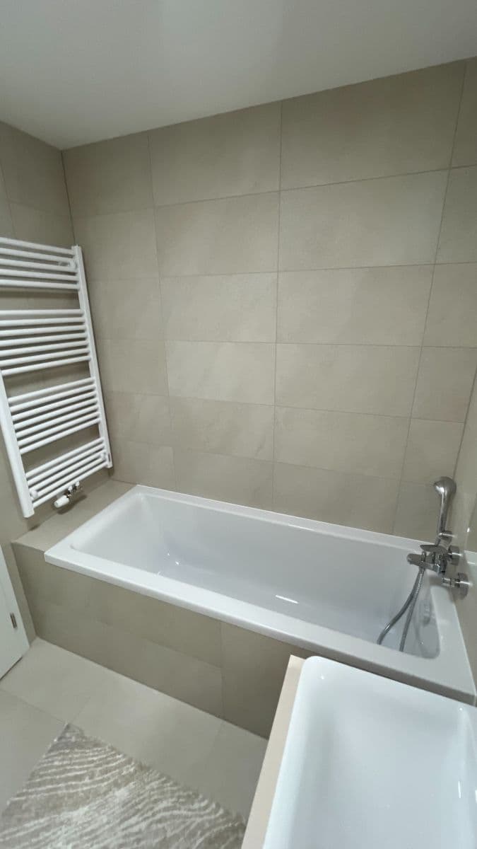 Prenájom bytu 1-izbový 40 m², Kardašovská, Praha, Praha Prenájom bytu 1-izbový 40 m², Kardašovská, Praha, Praha
