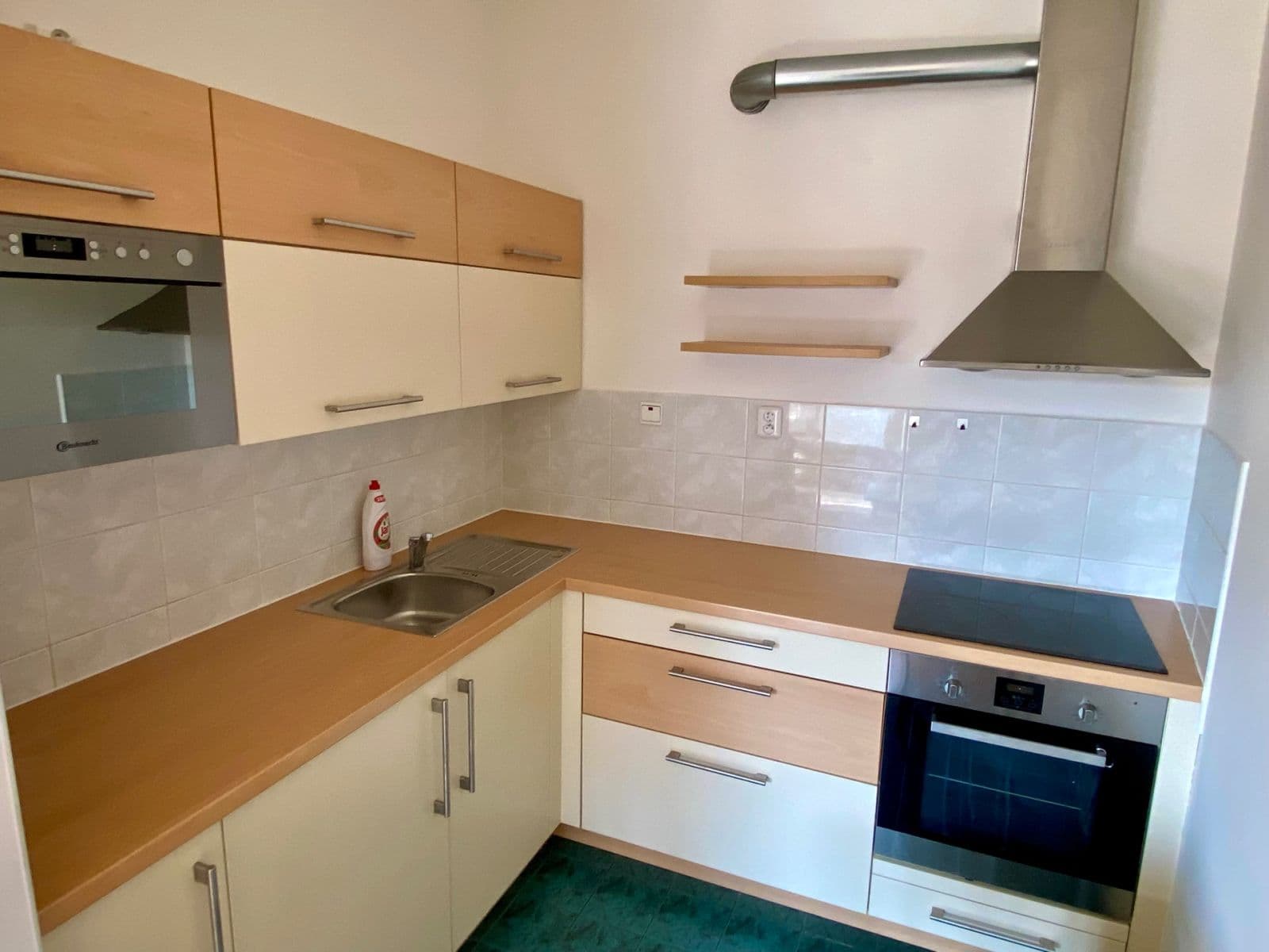Prenájom bytu 1-izbový 35 m², U Kříže, Praha, Praha Prenájom bytu 1-izbový 35 m², U Kříže, Praha, Praha
