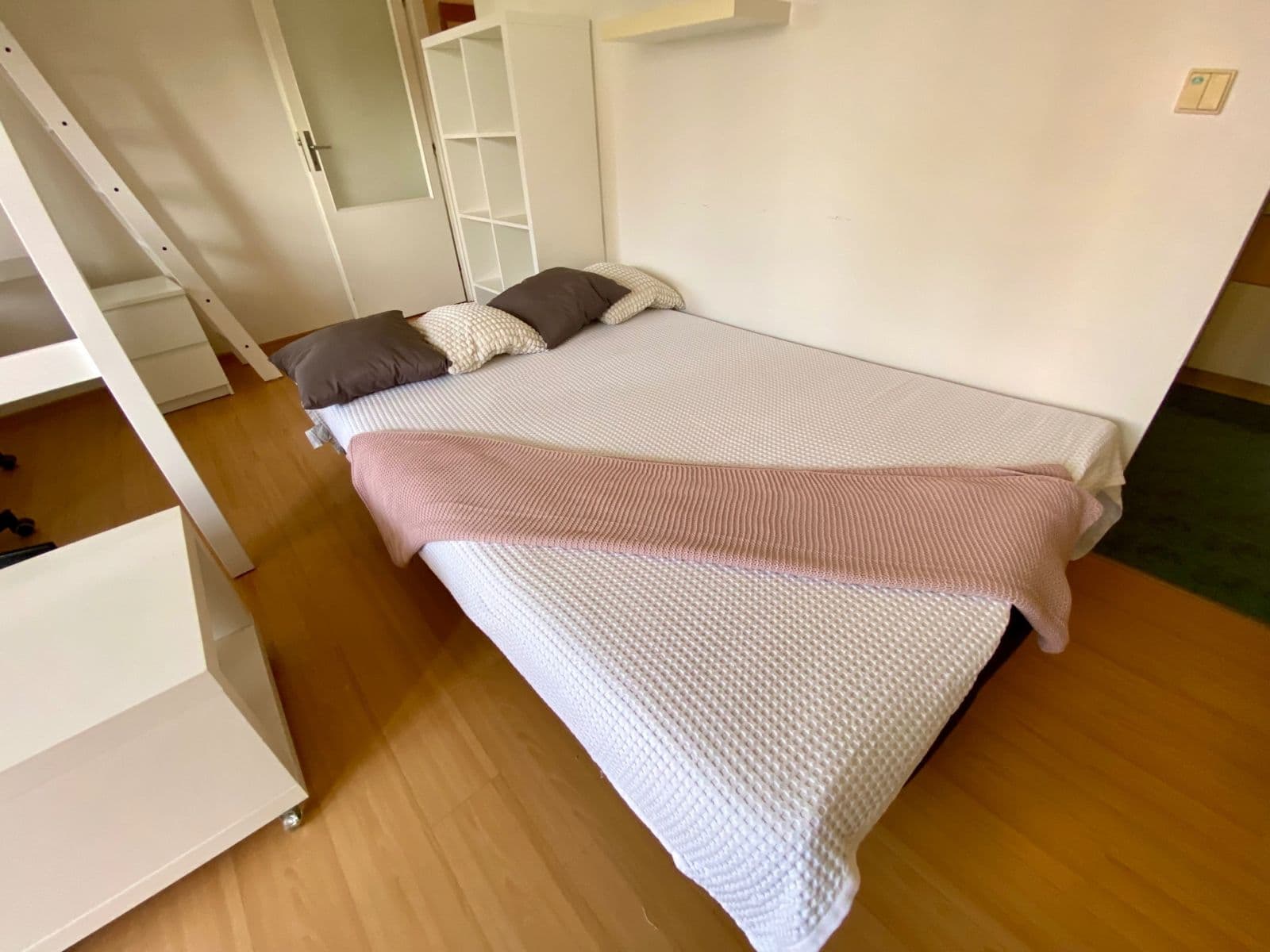 Prenájom bytu 1-izbový 35 m², U Kříže, Praha, Praha Prenájom bytu 1-izbový 35 m², U Kříže, Praha, Praha
