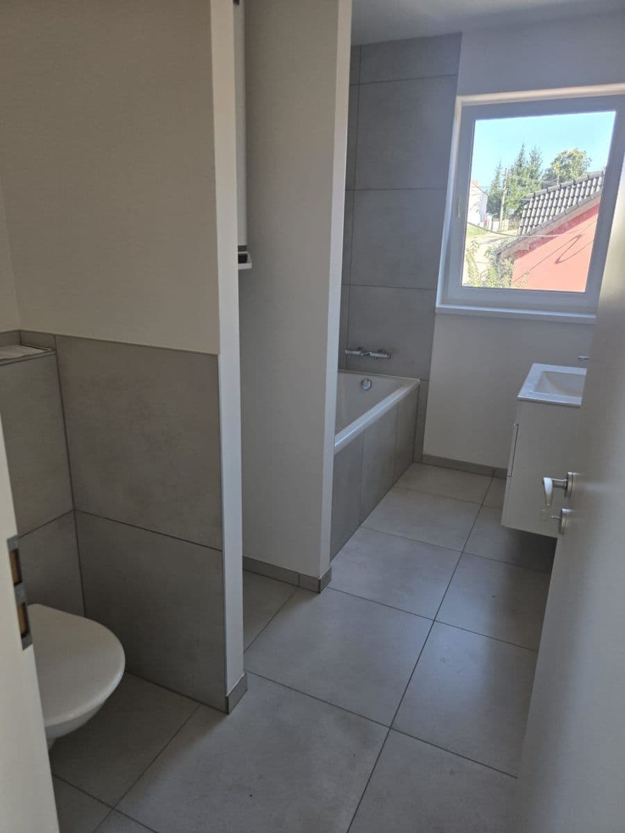 Prenájom bytu 3-izbový 60 m², Šternberská, Divišov, Středočeský kraj Prenájom bytu 3-izbový 60 m², Šternberská, Divišov, Středočeský kraj