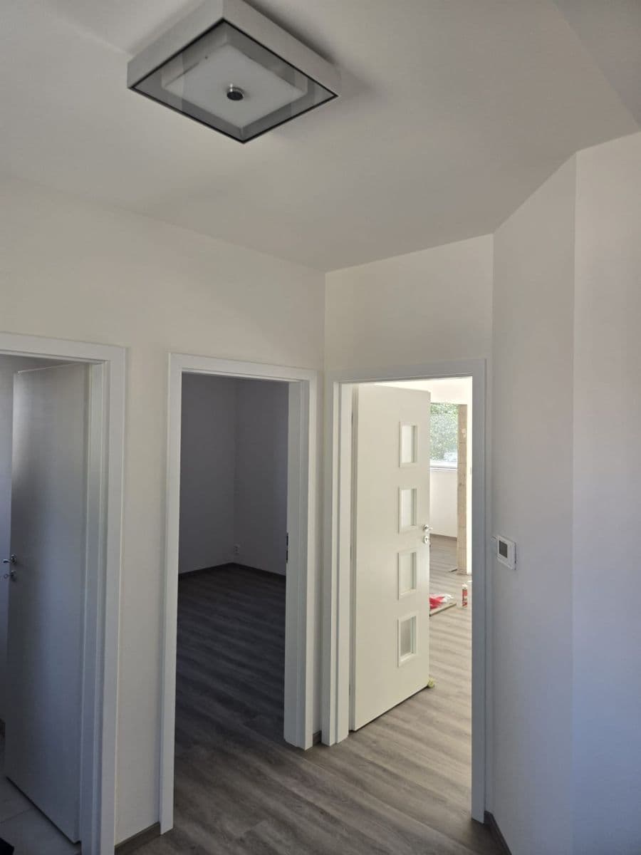 Prenájom bytu 3-izbový 60 m², Šternberská, Divišov, Středočeský kraj Prenájom bytu 3-izbový 60 m², Šternberská, Divišov, Středočeský kraj