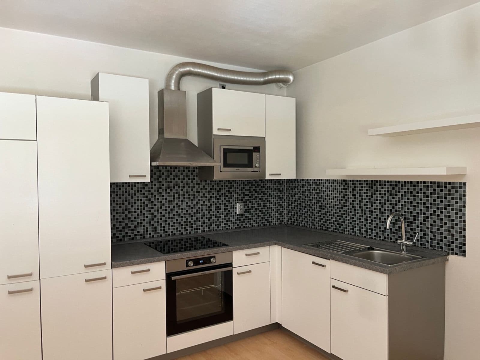 Prenájom bytu 2-izbový 46 m², Ke Škole, Mníšek pod Brdy, Středočeský kraj Prenájom bytu 2-izbový 46 m², Ke Škole, Mníšek pod Brdy, Středočeský kraj