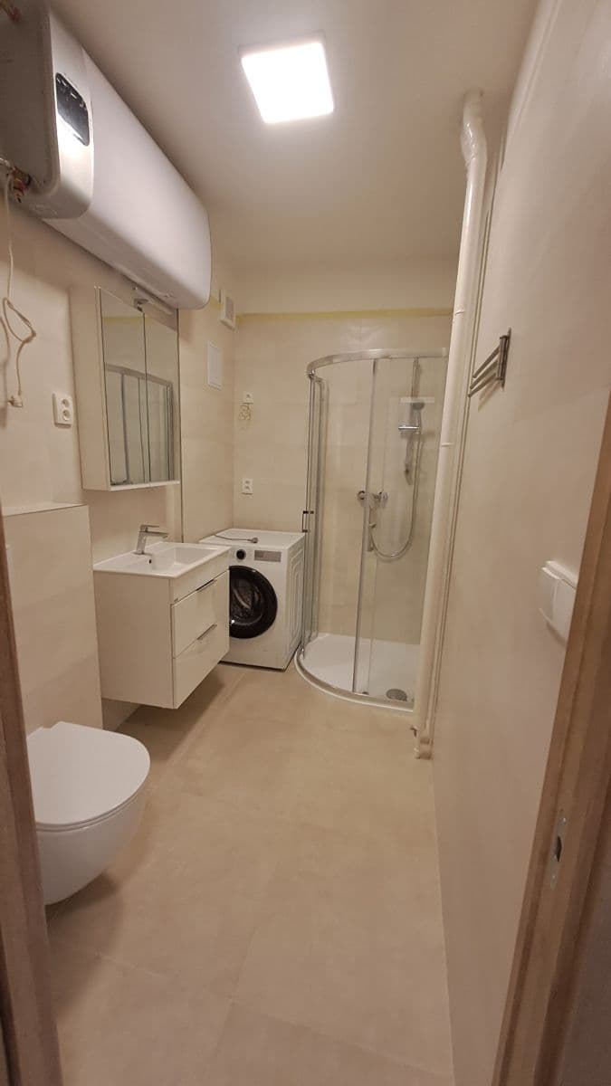 Prenájom bytu 1-izbový 32 m², Bohuslava Martinů, Brno, Jihomoravský kraj Prenájom bytu 1-izbový 32 m², Bohuslava Martinů, Brno, Jihomoravský kraj