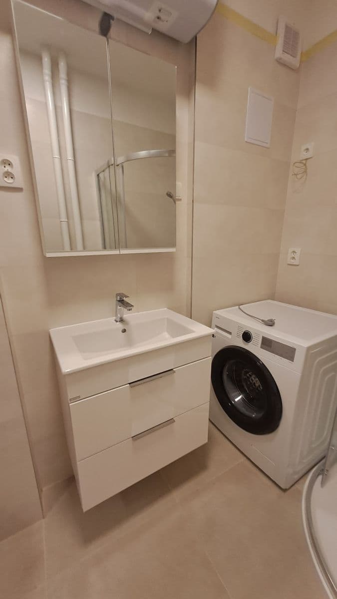 Prenájom bytu 1-izbový 32 m², Bohuslava Martinů, Brno, Jihomoravský kraj Prenájom bytu 1-izbový 32 m², Bohuslava Martinů, Brno, Jihomoravský kraj