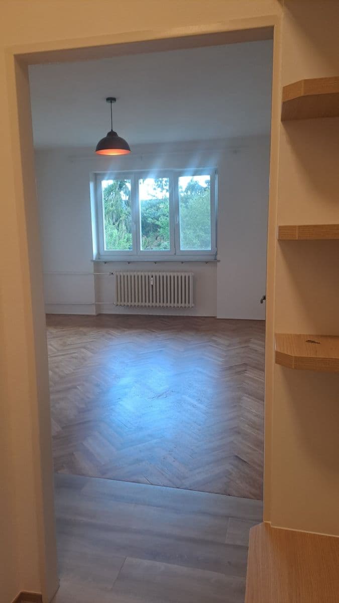 Prenájom bytu 1-izbový 32 m², Bohuslava Martinů, Brno, Jihomoravský kraj Prenájom bytu 1-izbový 32 m², Bohuslava Martinů, Brno, Jihomoravský kraj