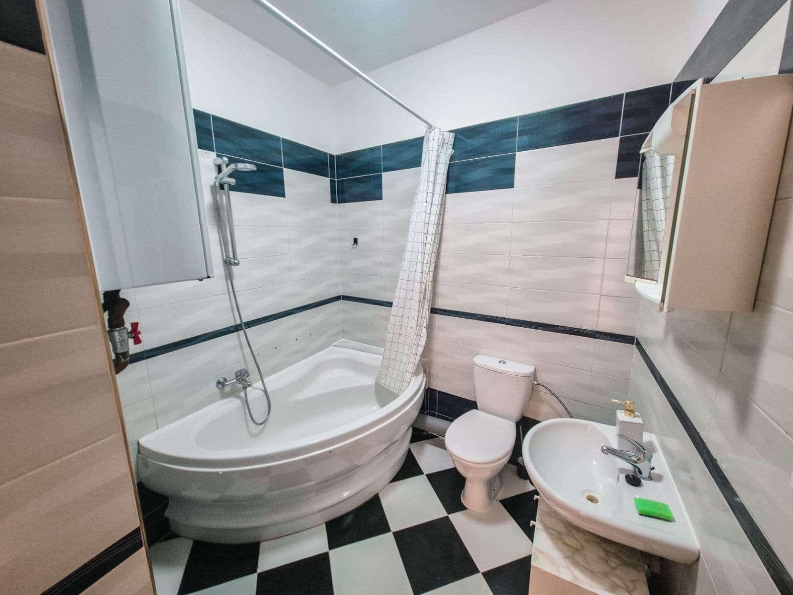 Prenájom bytu 3-izbový 75 m², Francouzská, Praha, Praha Prenájom bytu 3-izbový 75 m², Francouzská, Praha, Praha