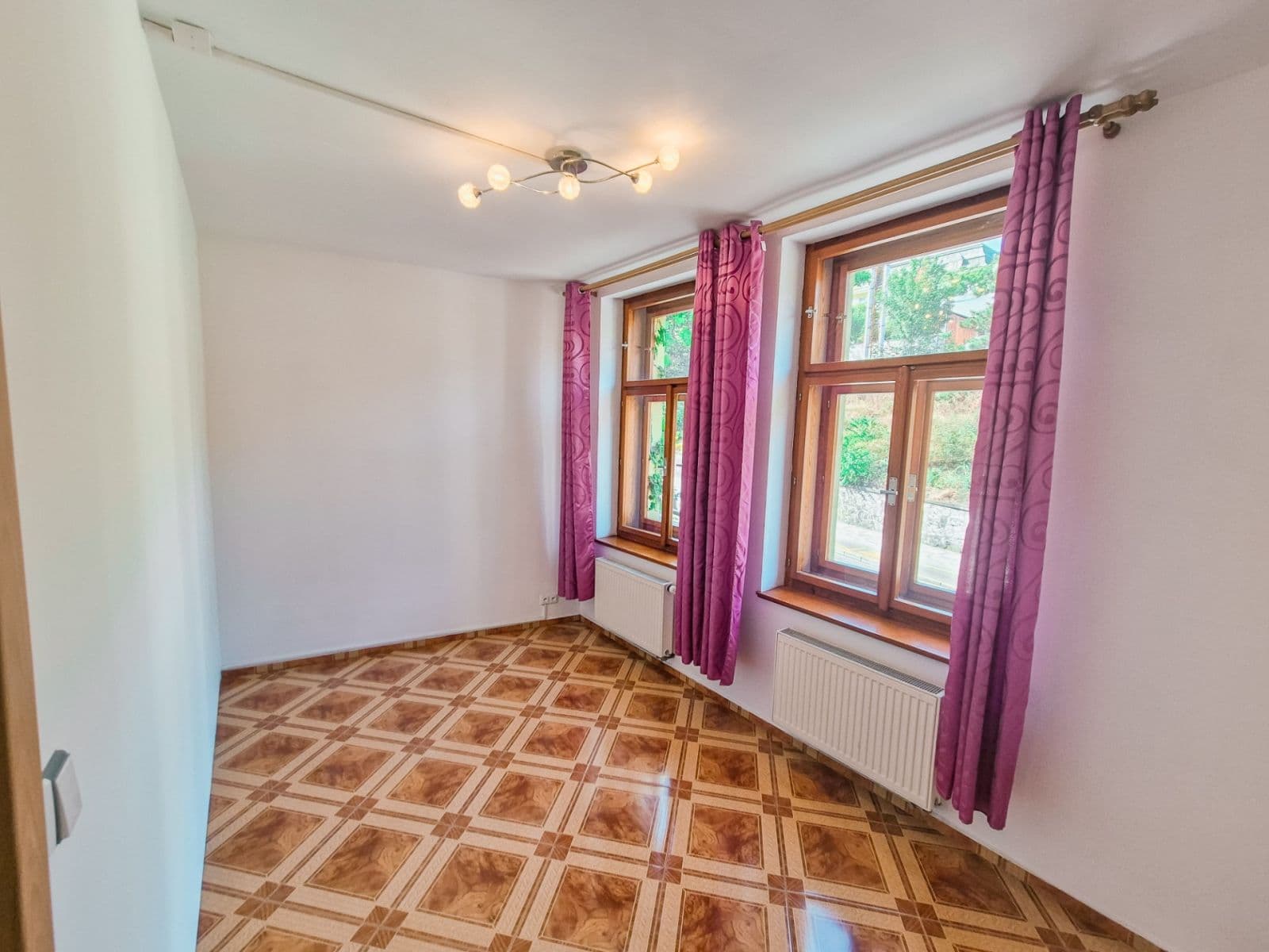 Prenájom bytu 3-izbový 75 m², Francouzská, Praha, Praha Prenájom bytu 3-izbový 75 m², Francouzská, Praha, Praha